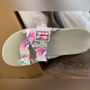 New in Box Chacos Women’s Chillos Slides Tie Dye Size 8